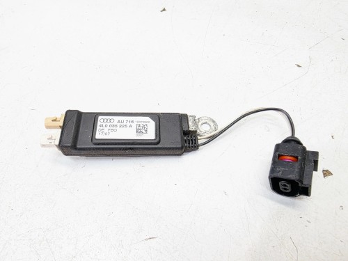WZMACNIACZ ANTENOWY AUDI Q7 4L 4L0035225A