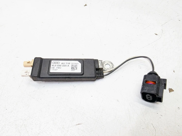 WZMACNIACZ ANTENOWY AUDI Q7 4L 4L0035225A
