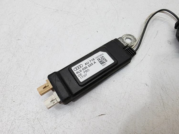 WZMACNIACZ ANTENOWY AUDI Q7 4L 4L0035225A