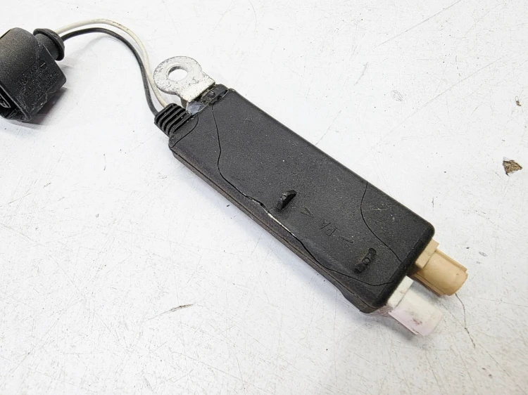 WZMACNIACZ ANTENOWY AUDI Q7 4L 4L0035225A