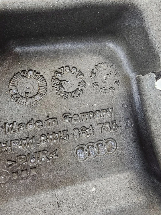 WYGŁUSZENIE BŁOTNIKA LEWE AUDI A4 B9 SEDAN 8W5864785B