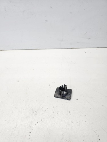 KOSZYK OBUDOWA CZUJNIKA PDC TYŁ AUDI Q3 8U 8U0919258