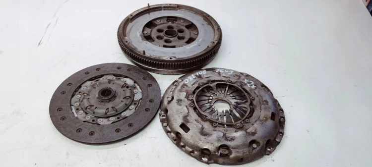SPRZĘGŁO KOŁO DWUMAS AUDI VW 2.0 TDI 03L105266J *2