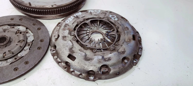 SPRZĘGŁO KOŁO DWUMAS AUDI VW 2.0 TDI 03L105266J *2