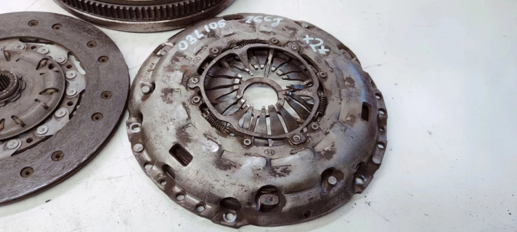 SPRZĘGŁO KOŁO DWUMAS AUDI VW 2.0 TDI 03L105266J *2