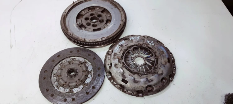 SPRZĘGŁO KOŁO DWUMAS AUDI VW 2.0 TDI 03L105266J *2
