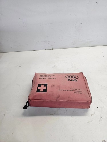 APTECZKA PIERWSZEJ POMOCY AUDI VW SKODA 4E0860282A