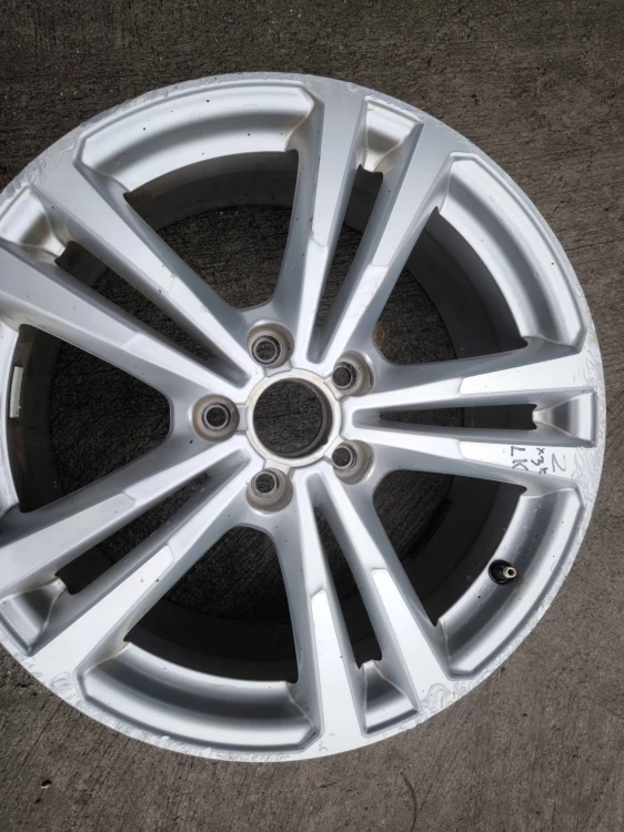 FELGA ALUMINIOWA AUDI A3 S3 8V VW SEAT 7.5J R18 ET51 8V0601025BL Z*3*