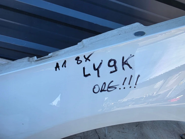BŁOTNIK LEWY PRZÓD AUDI A1 8X LY9K 2010-2018 ORYGINAŁ !!!