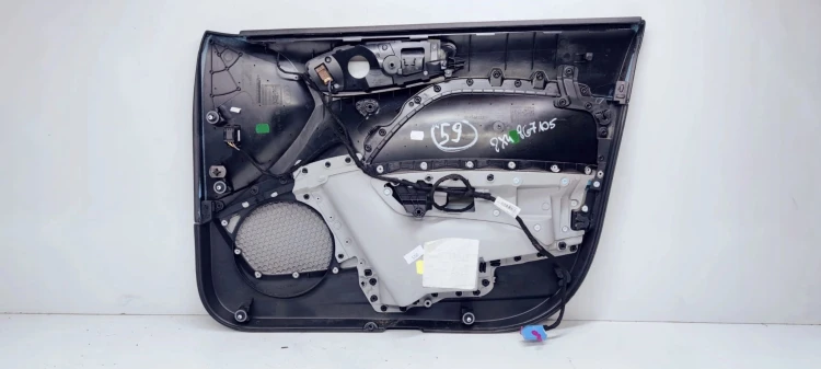 BOCZEK DRZWI LEWY PRZÓD AUDI A1 8X4867105 *59*