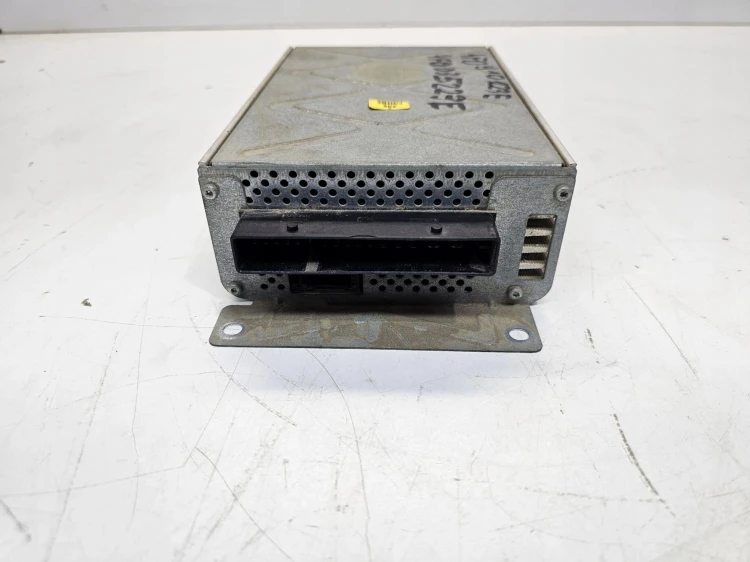 WZMACNIACZ RADIA AUDI A6 C6 4F0035223E 4F0910223E