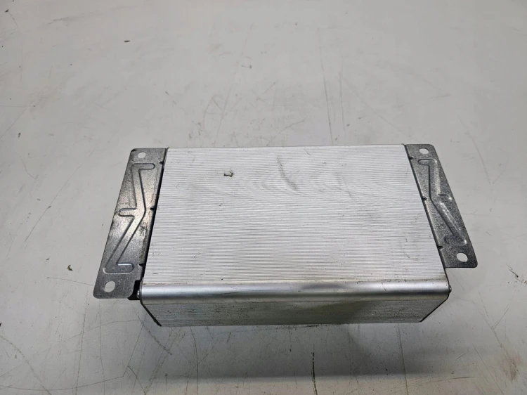 WZMACNIACZ RADIA AUDI A6 C6 4F0035223E 4F0910223E