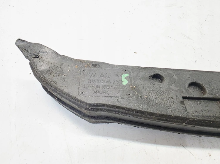 WYGŁUSZENIE PIANKA BŁOTNIKA LEWA AUDI A3 8V 8V0864235