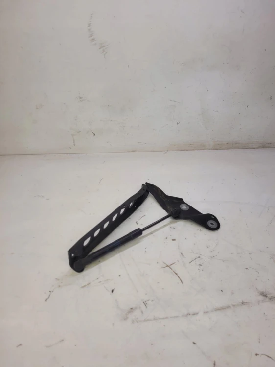 ZAWIAS MASKI PRAWY AUDI A8 D4 4H0823302D LY8X
