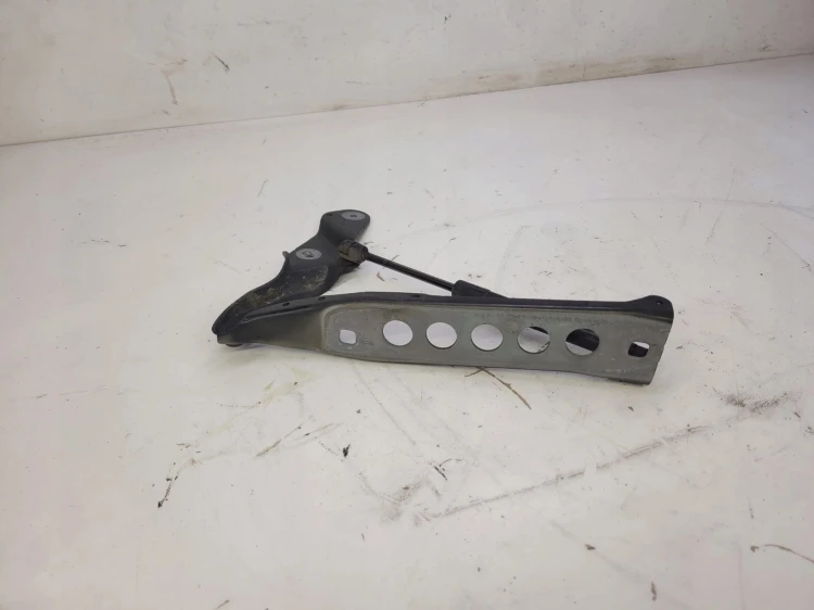 ZAWIAS MASKI PRAWY AUDI A8 D4 4H0823302D LY8X
