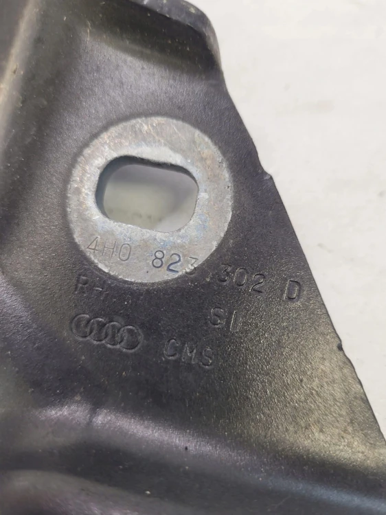 ZAWIAS MASKI PRAWY AUDI A8 D4 4H0823302D LY8X