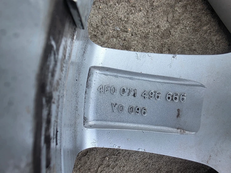 FELGI FELGA KOMPLET VW SKODA AUDI A4 A6 7.0J R16 ET42 4F0071496 22/26