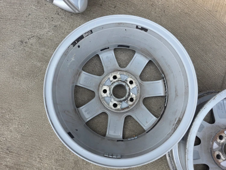 FELGI FELGA KOMPLET VW SKODA AUDI A4 A6 7.0J R16 ET42 4F0071496 22/26