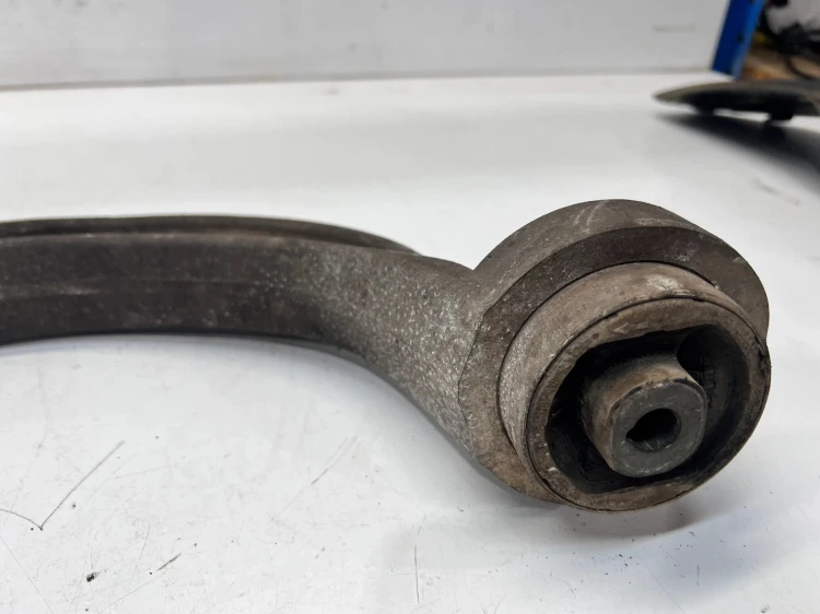 WAHACZ PRAWY PRZÓD AUDI A4 B8 8K0407696G