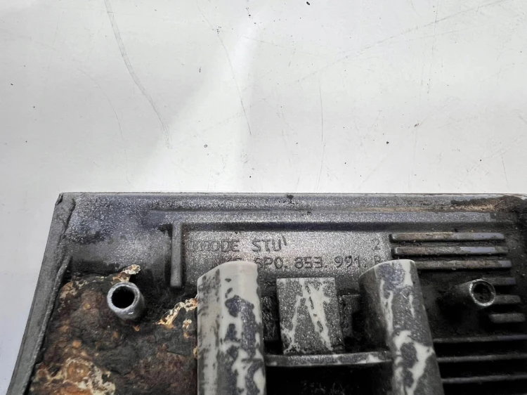 LISTWA Z BŁOTNIKA LEWY PRZÓD AUDI A3 8P 8P0853991B LX7W