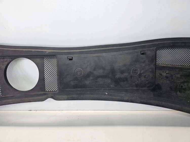 PODSZYBIE PLASTIKOWE AUDI A6 C5 4B1819417B