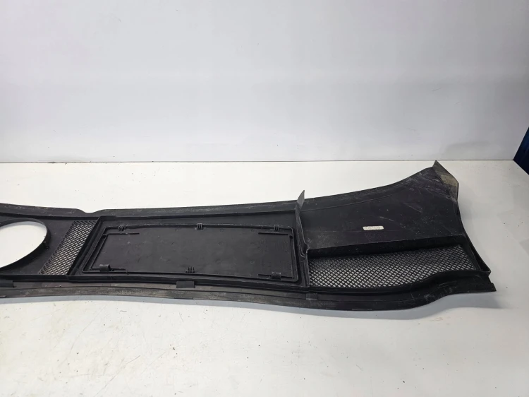 PODSZYBIE PLASTIKOWE AUDI A6 C5 4B1819417B