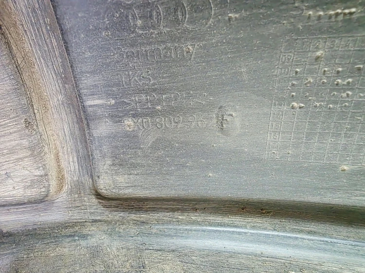 NADKOLE PLASTIKOWE PRAWY PRZÓD AUDI A1 8X 8X0809962F