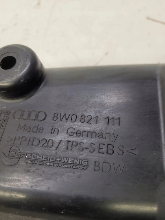 WYGŁUSZENIE BŁOTNIKA LEWE AUDI A4 B9 8W0821111