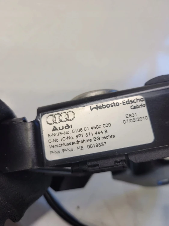 ZAMEK RYGIEL DACHU AUDI A3 8P CABRIO 8P7871444B
