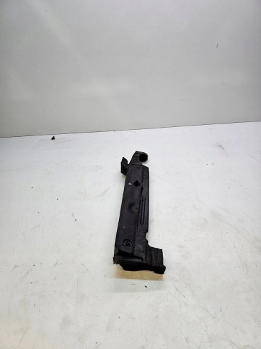 WYGŁUSZENIE BŁOTNIKA LEWE AUDI A3 8V 8V0823721