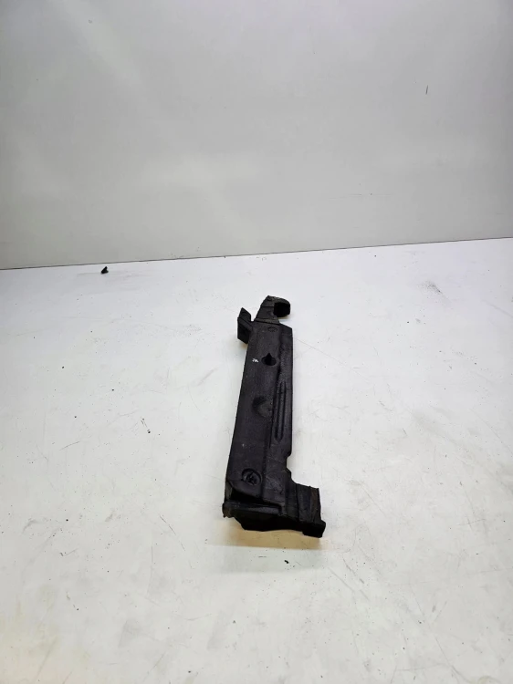 WYGŁUSZENIE BŁOTNIKA LEWE AUDI A3 8V 8V0823721