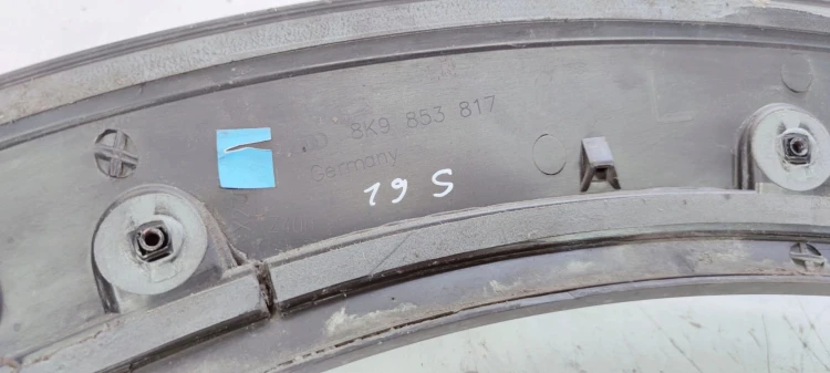 LISTWA Z BŁOTNIKA LEWY TYŁ AUDI A4 B8 8K9853817