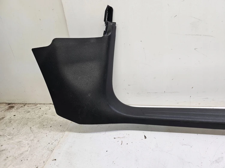 OSŁONA PROGU PRAWA AUDI A6 C6 LIFT 4F1867272B