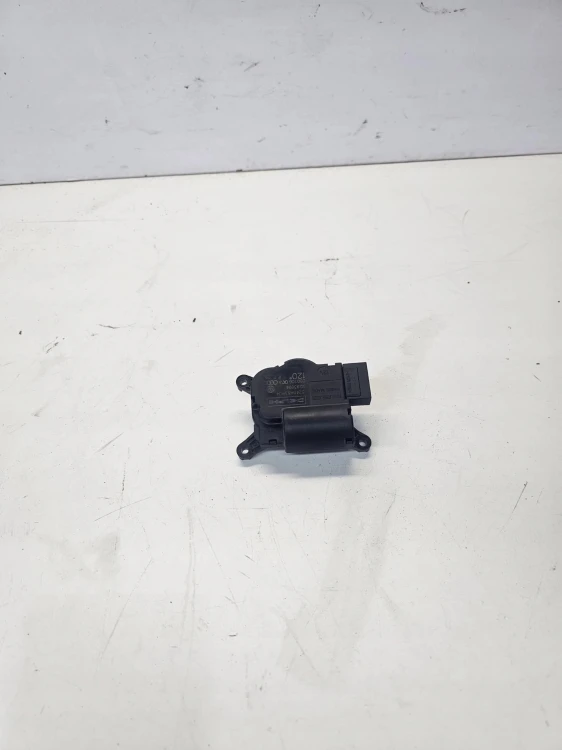 SILNICZEK NAGRZEWNICY AUDI Q7 4L VW 7L0907511AF