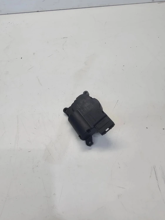 SILNICZEK NAGRZEWNICY AUDI Q7 4L VW 7L0907511AF