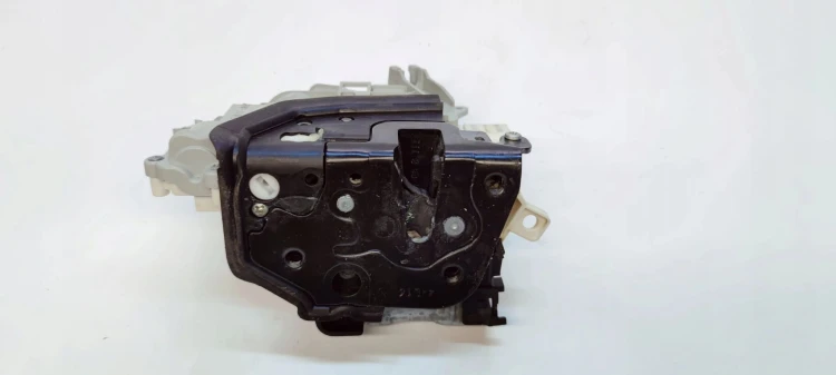 ZAMEK DRZWI LEWY TYŁ AUDI A6 C7 Q3 4G0839015C
