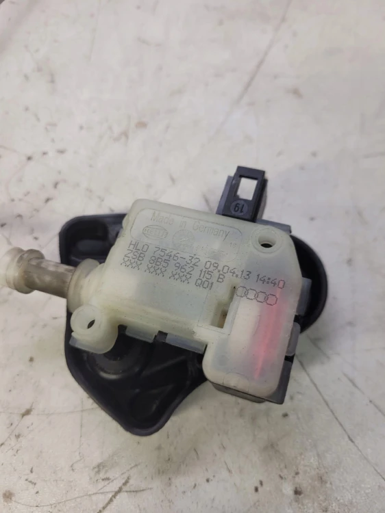SIŁOWNIK KLAPKI PALIWA AUDI A4 B6 B7 8B5962115B