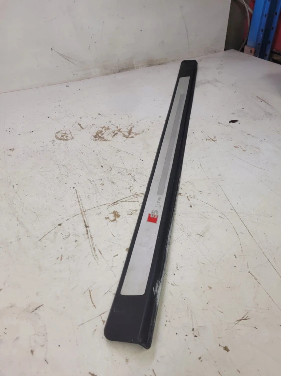 LISTWA PROGOWA PRAWA S LINE AUDI A3 8P 8P3853492E