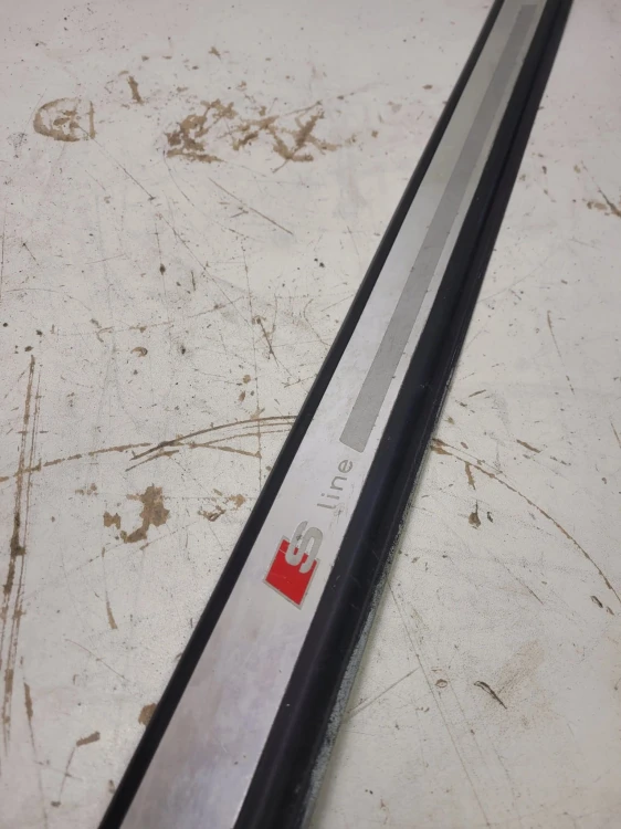 LISTWA PROGOWA PRAWA S LINE AUDI A3 8P 8P3853492E