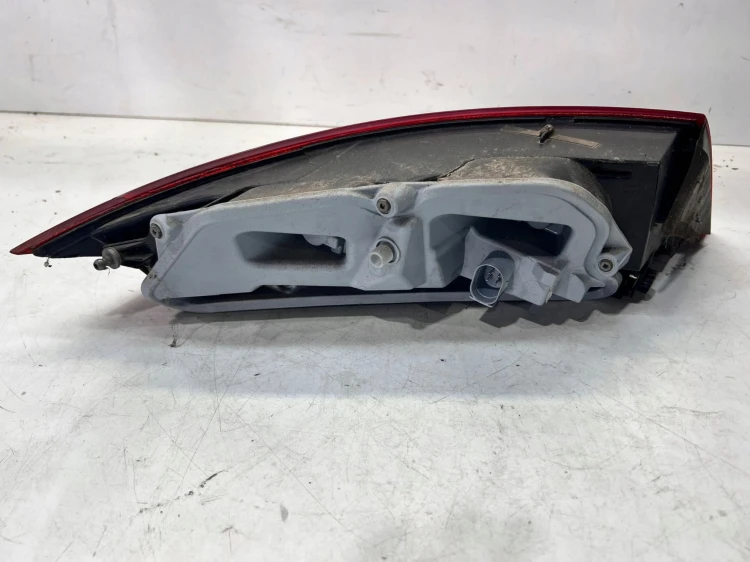 LAMPA PRAWY TYŁ AUDI TT 8J0945096C USZK.