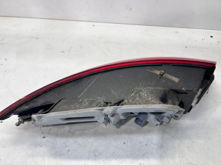 LAMPA PRAWY TYŁ AUDI TT 8J0945096C USZK.