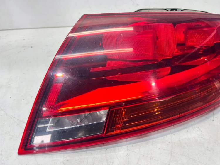LAMPA PRAWY TYŁ AUDI TT 8J0945096C USZK.
