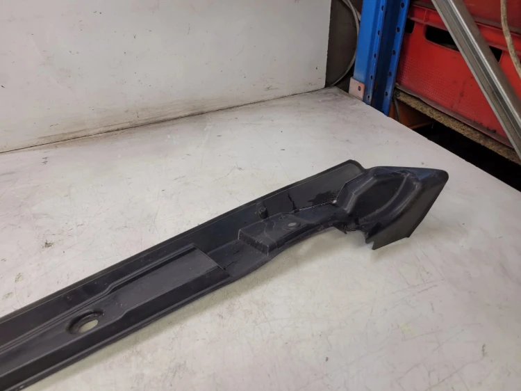 WYGŁUSZENIE BŁOTNIKA LEWE AUDI Q5 8R 8R0821111C