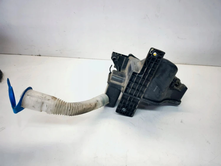 ZBIORNIK SPRYSKIWACZY AUDI A1 8X VOLKSWAGEN SEAT SKODA 6R0955453E
