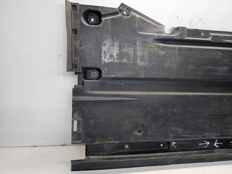 OSŁONA PŁYTA PODWOZIA LEWA AUDI A5 SPORTBACK 8T8825207