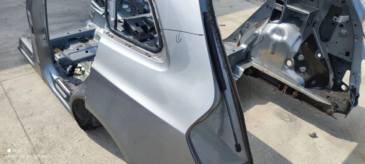 ĆWIARTKA BŁOTNIK LEWY TYŁ AUDI Q5 8R LY7G ORYGINAŁ