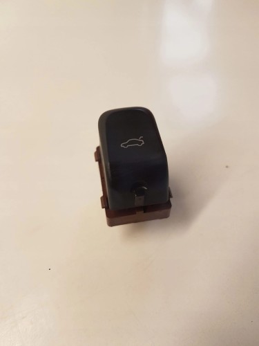 PRZEŁĄCZNIK OTWIERANIA KLAPY AUDI A4 A5 8K0959831A
