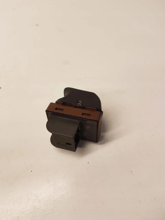 PRZEŁĄCZNIK OTWIERANIA KLAPY AUDI A4 A5 8K0959831A