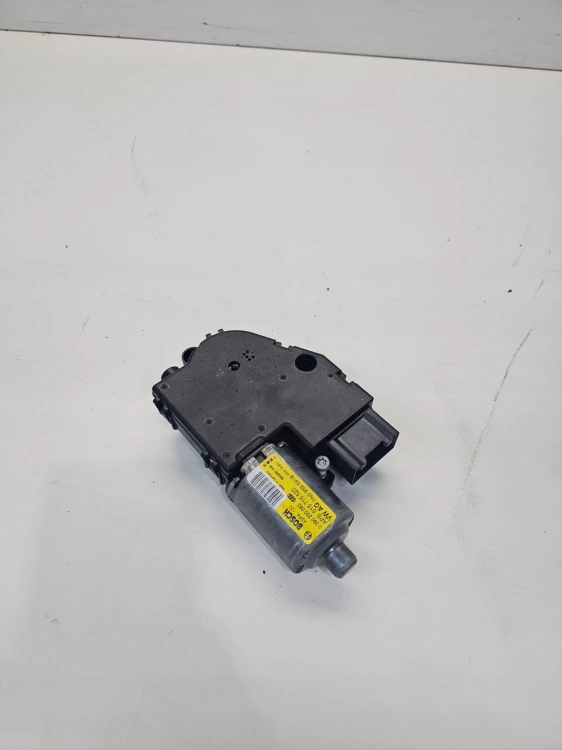 SILNICZEK SZYBERDACHU AUDI Q5 8R LIFT 7N0959591B