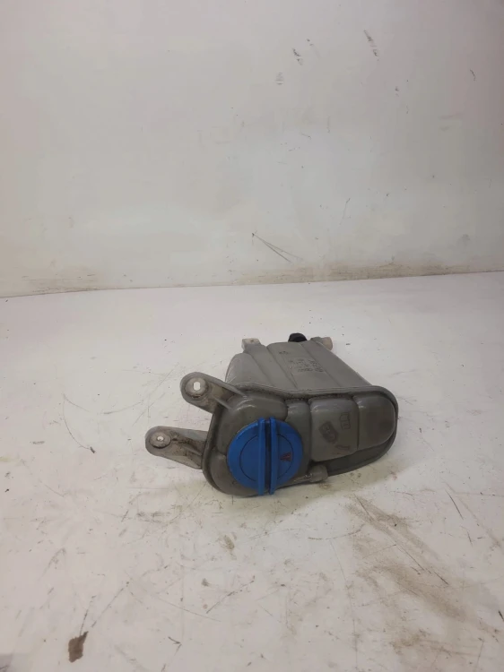 ZBIORNICZEK WYRÓWNAWCZY AUDI A4 S4 S5 8K0121405N